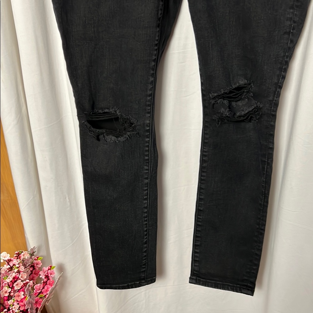 American Eagle Outfitters Black Distressed Skinny Jeans Size 12 Short - Picture 3 of 7